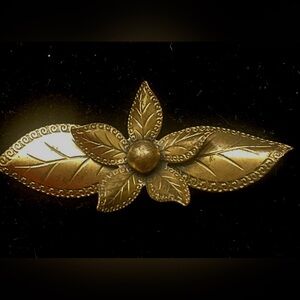 Vintage  Gold Tone Floral Leaf Brooch